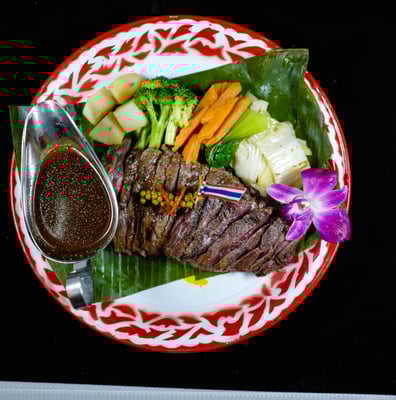 Grilled Skirt Steak (16 oz) with Black Pepper Sauce