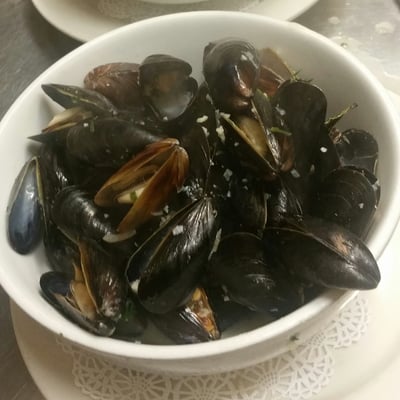 Steamed Pei Mussels w/ French Fries (Dinner)