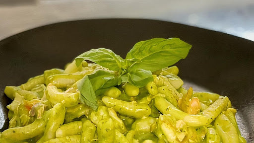 Cavatelli Di Ricotta Con Gamberi, Salmone E Salsa Al Pesto