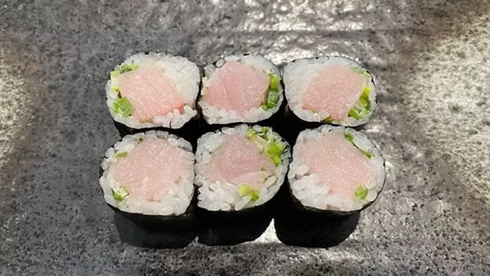 Yellowtail Scallion Roll