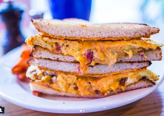 Bacon eggs and cheese (SANDWICHES)